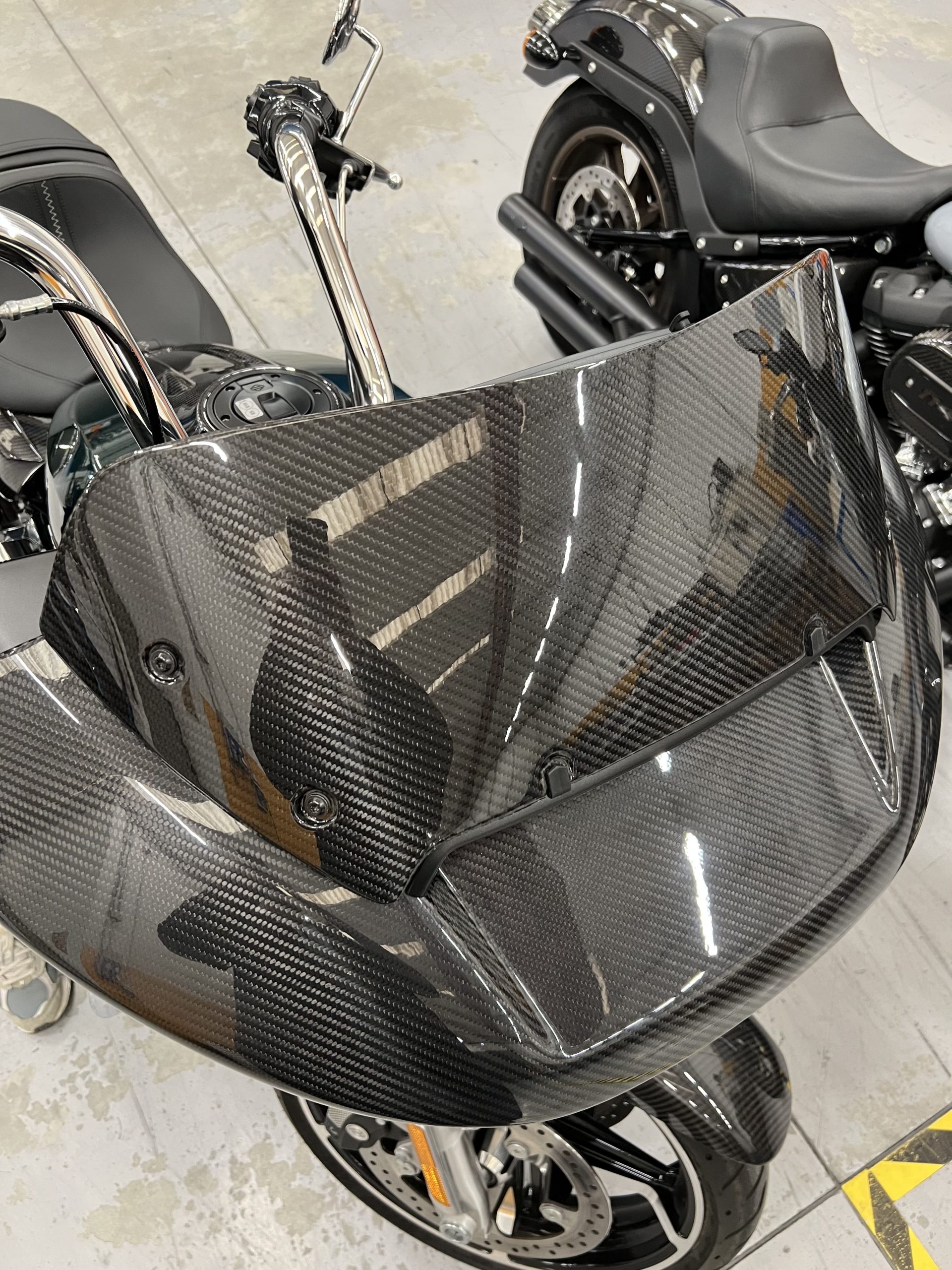 Art.Scorpione Nero - Premium Quality Carbon Fiber Windshield for 2024 and Up Road Glide - Image 3