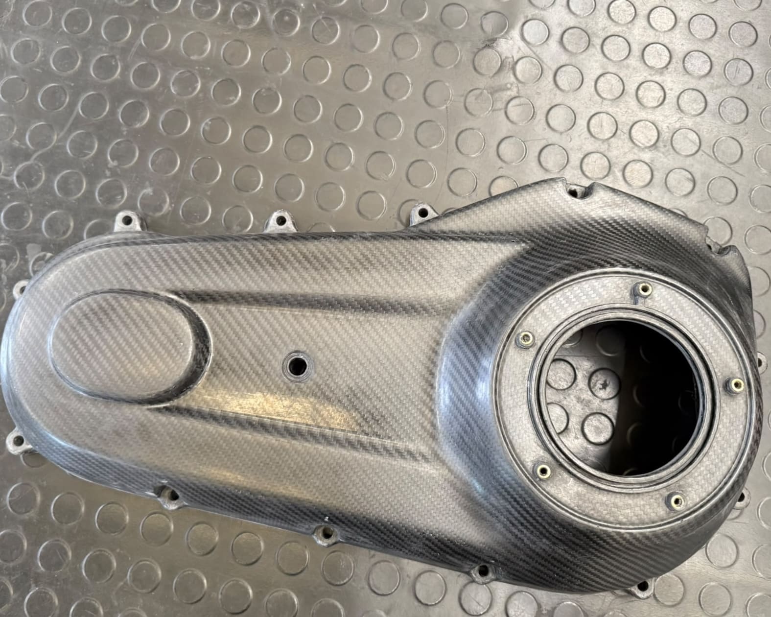Art.Milwaukee 8.4 - Premium Quality Carbon Fiber M8 Softail Outer Primary Cover - Image 4