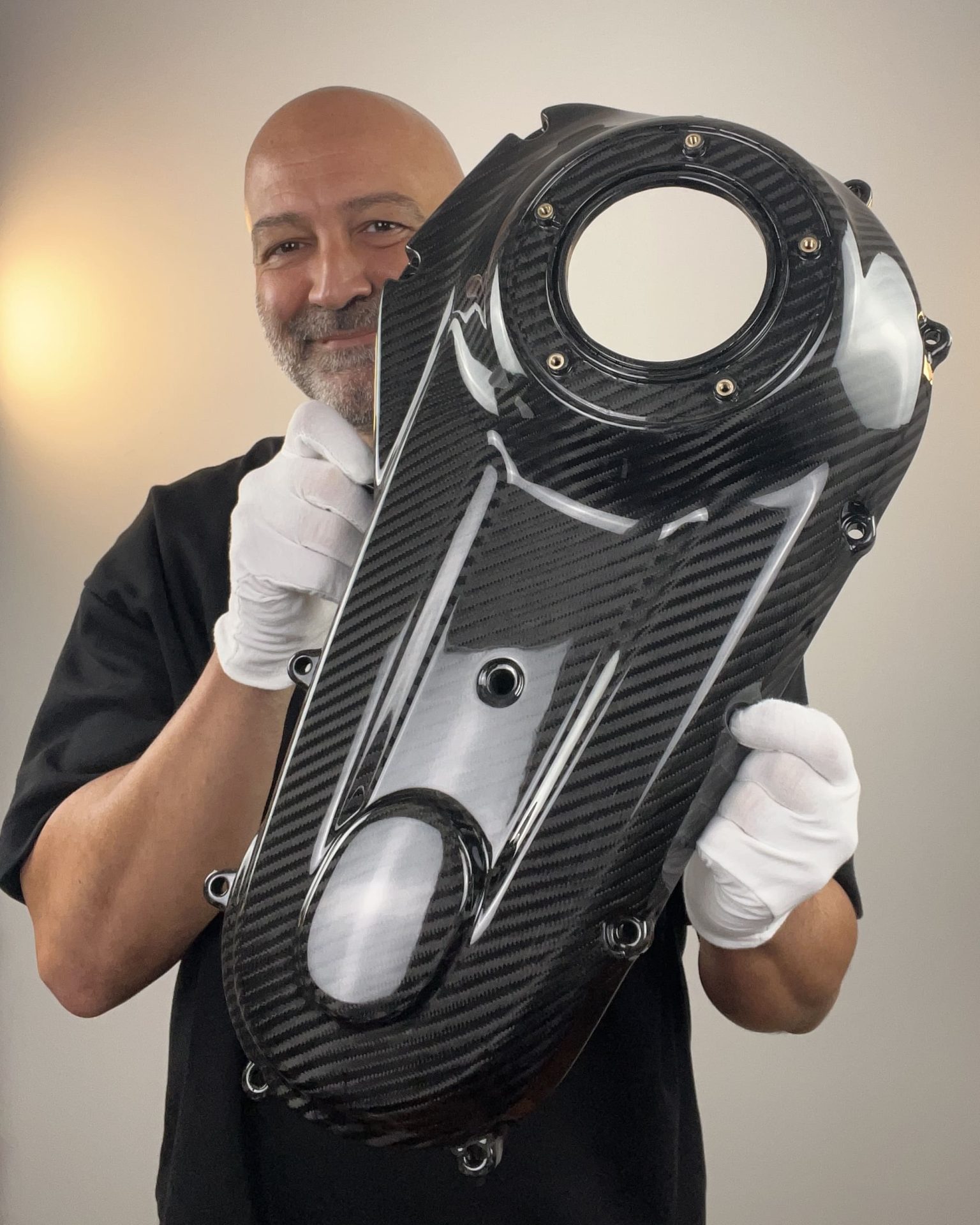 Art.Milwaukee 8.4 - Premium Quality Carbon Fiber M8 Softail Outer Primary Cover - Image 3