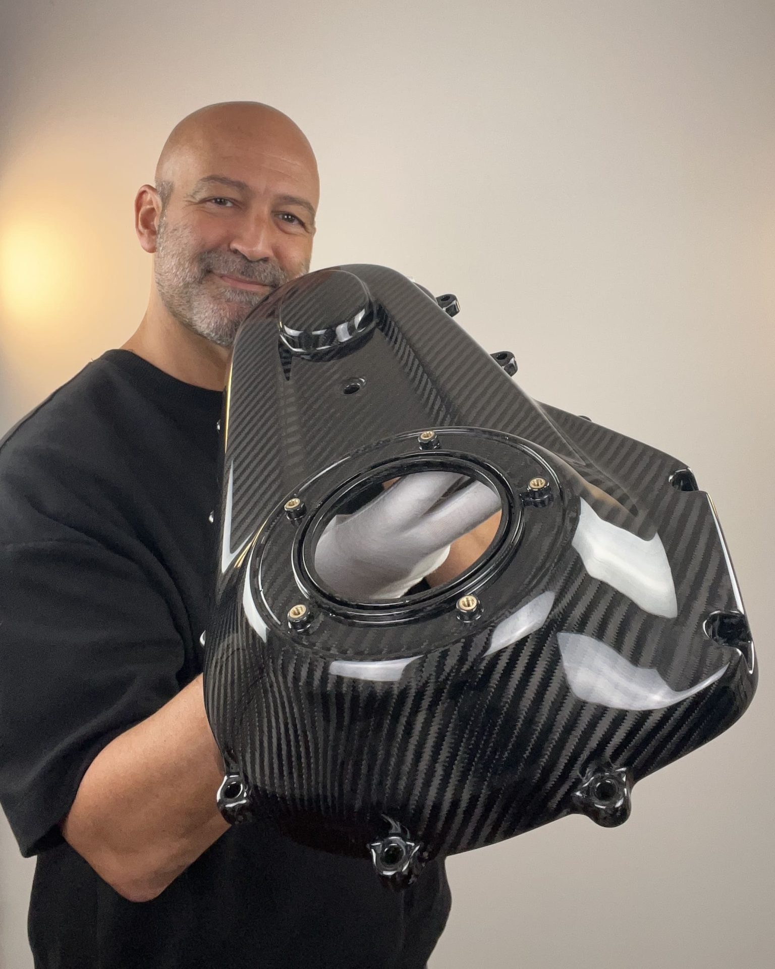 Art.Milwaukee 8.4 - Premium Quality Carbon Fiber M8 Softail Outer Primary Cover - Image 9