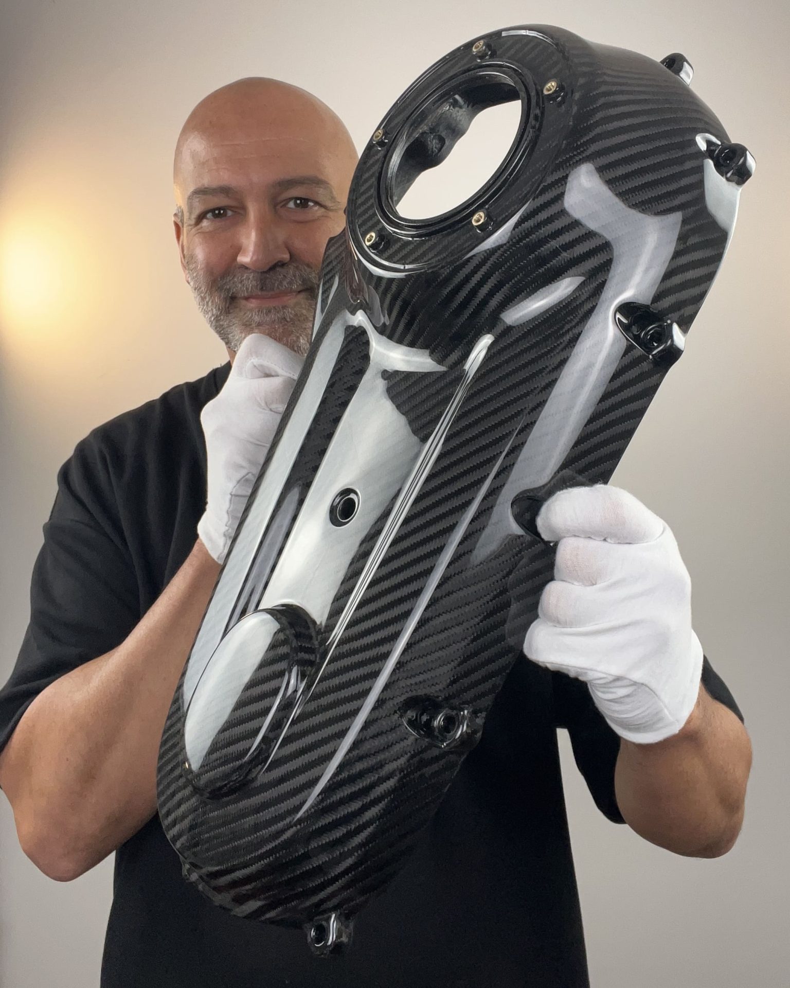 Art.Milwaukee 8.4 - Premium Quality Carbon Fiber M8 Softail Outer Primary Cover - Image 10