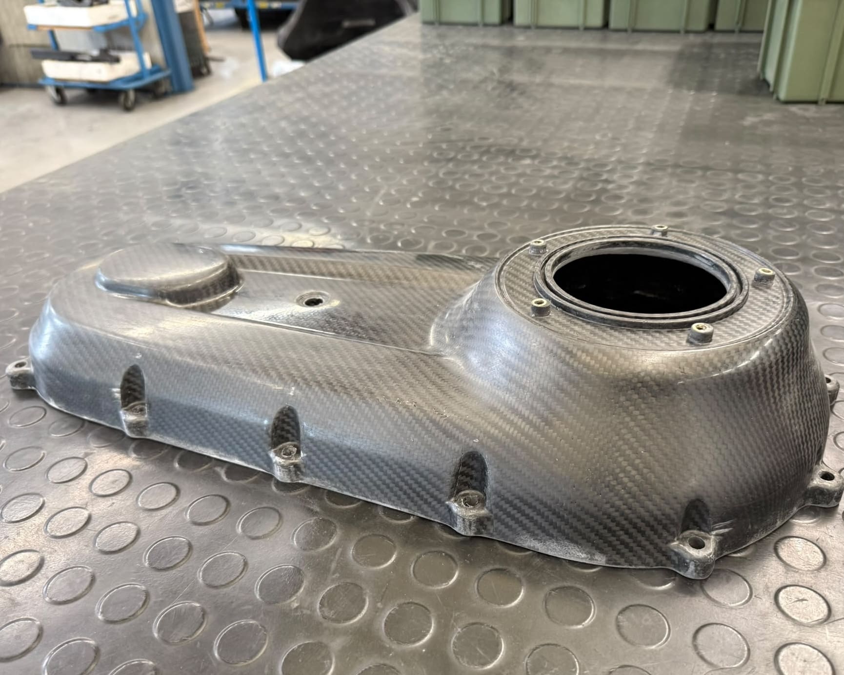 Art.Milwaukee 8.4 - Premium Quality Carbon Fiber M8 Softail Outer Primary Cover - Image 3